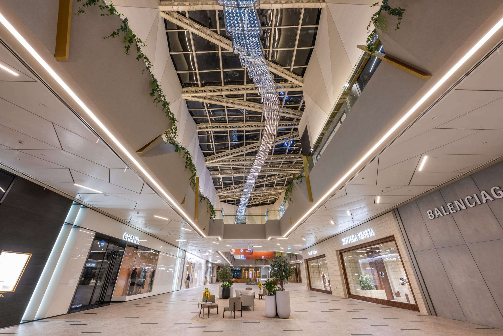 Solitaire Mall — photograph 9 of 17