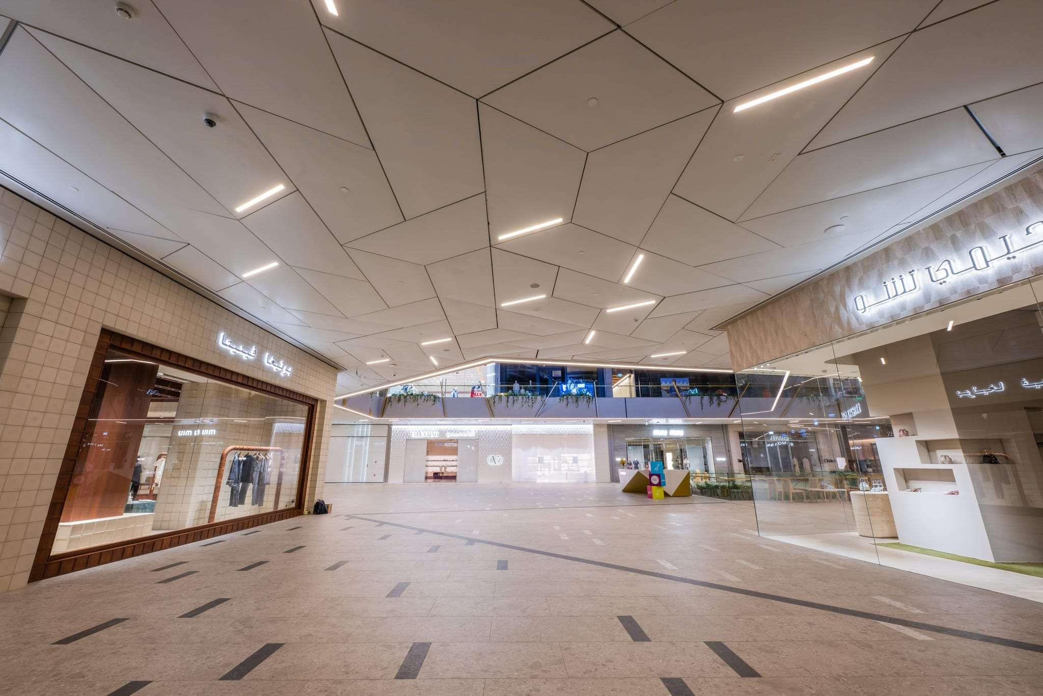 Solitaire Mall — photograph 11 of 17